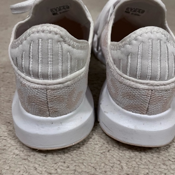 Worn once adidas swift - Picture 2 of 7